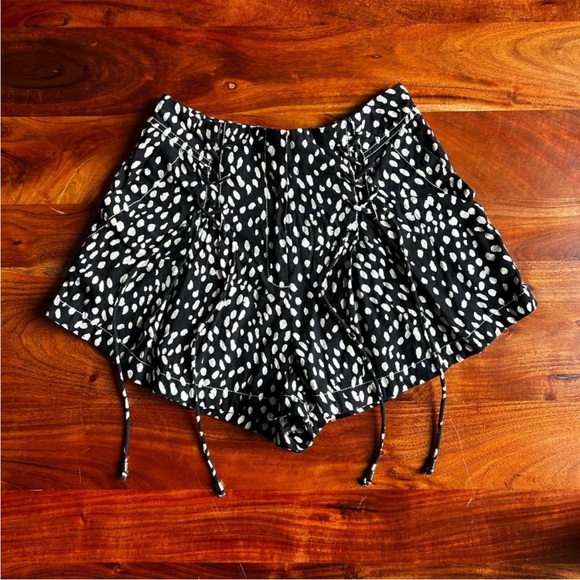 NEW Free People Bennett shorts criss cross ties lace upfront dotted dot print 2 - Picture 2 of 16